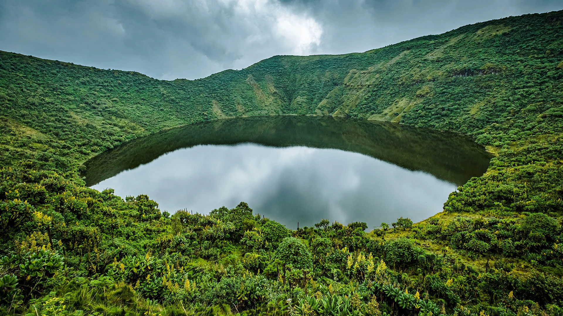 2 Days Mount Bisoke Hiking Safari